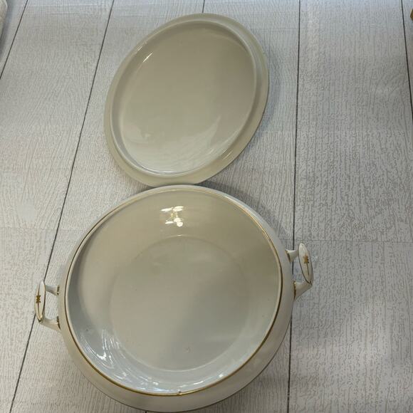 Vintage Solian Ware SoHo Pottery Ltd White and Gold Covered Vegetable Server - Picture 6 of 14